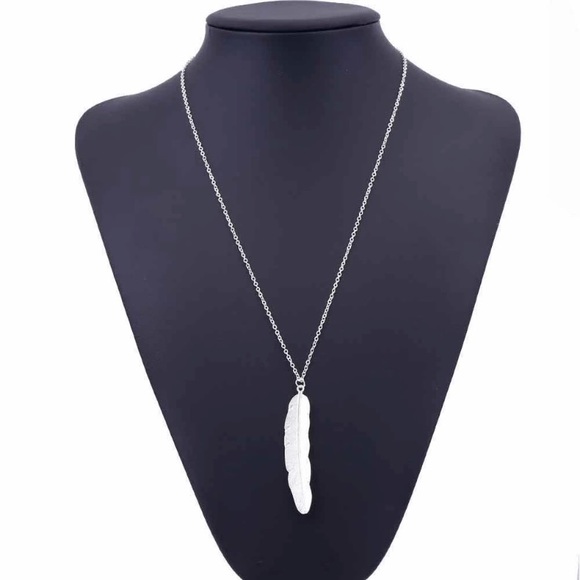 NEW Feather Necklace - Picture 2 of 2